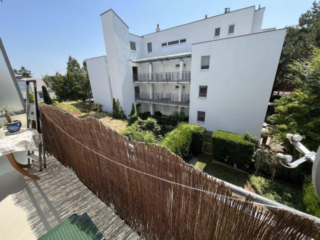 Helle 3 Zimmer Wohnung mit Loggia