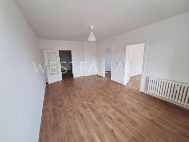 Helle 3 Zimmer Wohnung mit Loggia