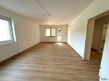 Helle 3 Zimmer Wohnung mit Loggia