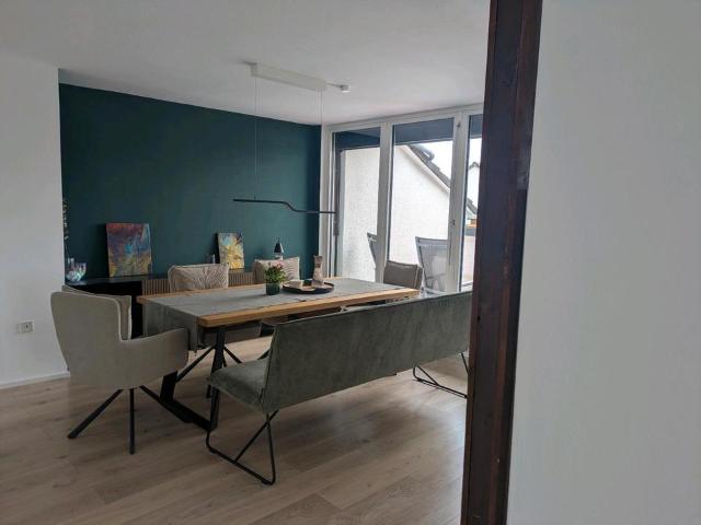 Helle 3 Zimmer Wohnung mit Loggia, Garage und neuer Einbauküche