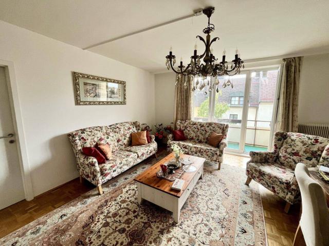 Helle 3 Zimmer Wohnung mit Loggia in ruhiger Lage von Ober St. Veit