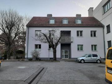 Helle 3 Zimmer Wohnung mit Loggia in zentraler Lage