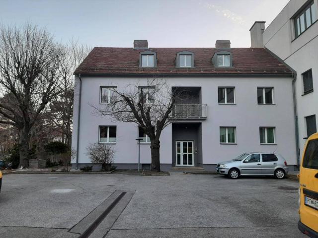 Helle 3 Zimmer Wohnung mit Loggia in zentraler Lage