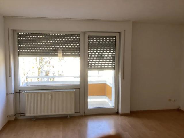 Helle 3 Zimmer Wohnung mit schönem Balkon