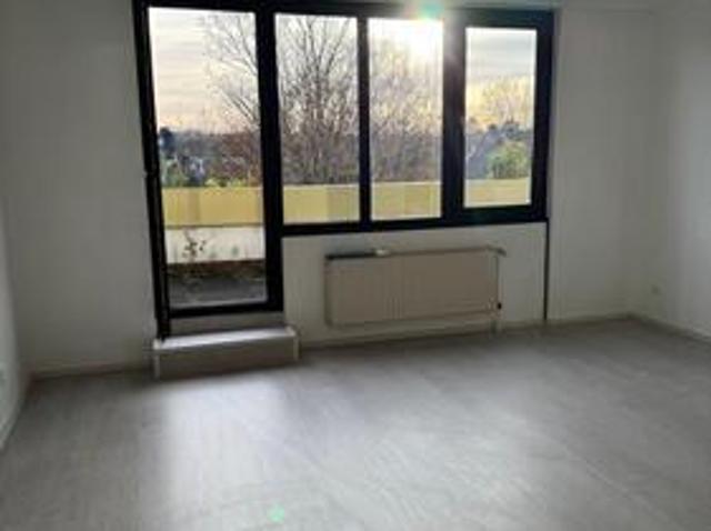 Helle 3 Zimmer Wohnung mit sonnigem Balkon