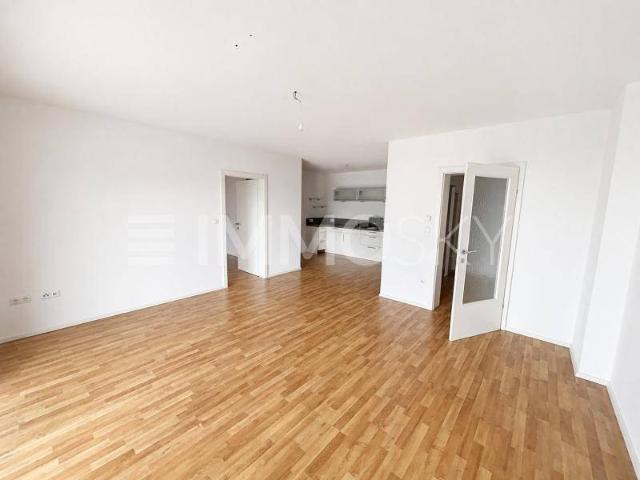 Helle 3 Zimmer Wohnung mit sonnigem Balkon und Carport