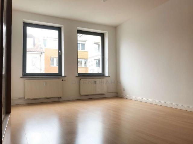 Helle 3 Zimmer Wohnung mit Südbalkon in Rostocker KTV – Ideal für WG Leben!