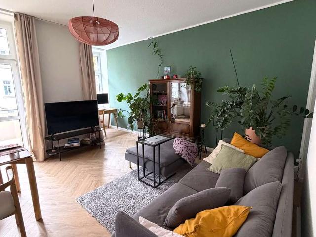 Helle 3 Zimmer Wohnung mit Südbalkon und Einbauküche in Erfurt