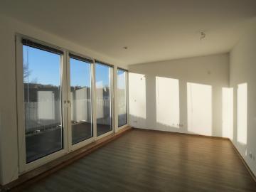 Helle 3 Zimmer Wohnung mit südlich ausgerichteter Dachterrasse ab sofort bezugsfrei!