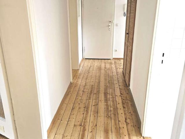 Helle, 3 Zimmer Wohnung, Balkon, WG geeignet Interesse? Mieterselbstauskunft aufsfüllen