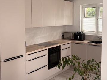 Helle 3 Zimmer Wohnung direkt am Rhein!
