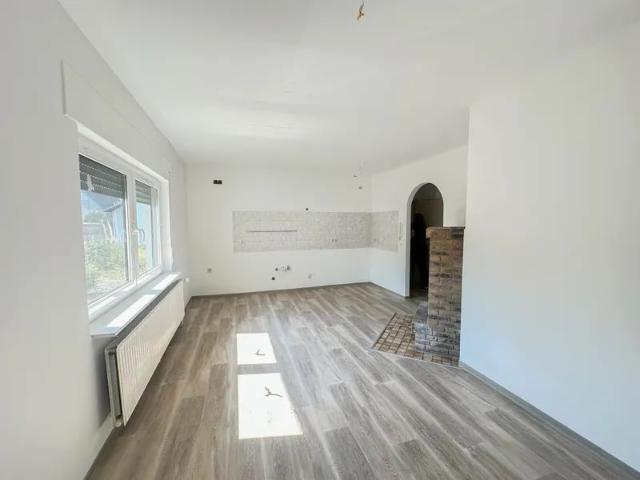 Helle 3 Zimmer Wohnung im Obergeschoss mit großzügigem Küchen und Essbereich!