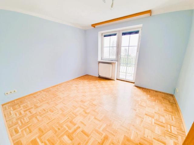 Helle 3 Zimmer Wohnung im Zweiparteienhaus mit Garten
