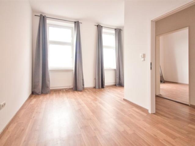 Helle 3 Zimmer Wohnung in gutem Zustand | gute Infrastruktur | direkt bei der S Bahn und 700 m zur U3