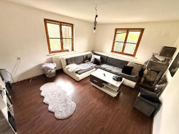 Helle 3 Zimmer Wohnung in Zweifamilienhaus zu vermieten