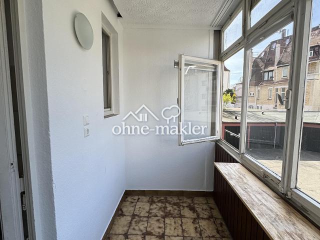 Helle 3 Zimmer Wohnung, zentral gelegen, ideal für eine WG, Paare, oder Familien