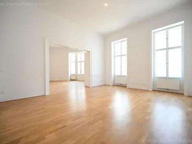 helle 3 Zimmer Altbauwohnung für Familien oder Expats nahe Lycee I 134 m² I Klopfbalkon