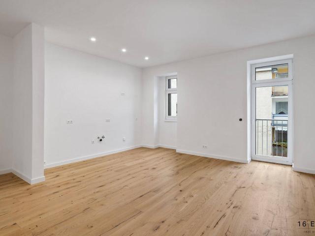 Helle 3 ZIMMER ALTBAUWOHNUNG, Ruhelage in den Innenhof, Einbauküche, perfekte Raumaufteilung