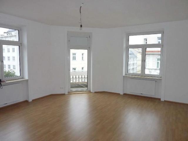 Helle 3 Zimmer Altbauhauptmiete mit kleinem Balkon in Ottakring!