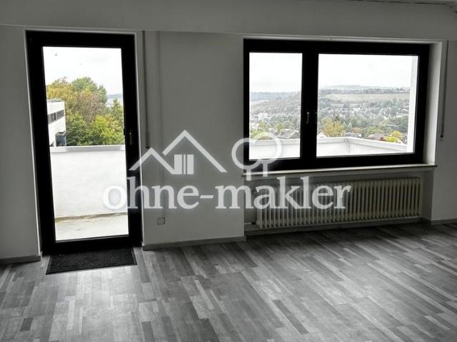 Helle 3 Zimmer Dachgeschosswohnung mit Balkon