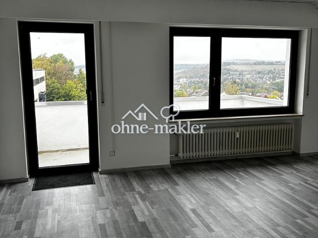 Helle 3 Zimmer Dachgeschosswohnung mit Balkon