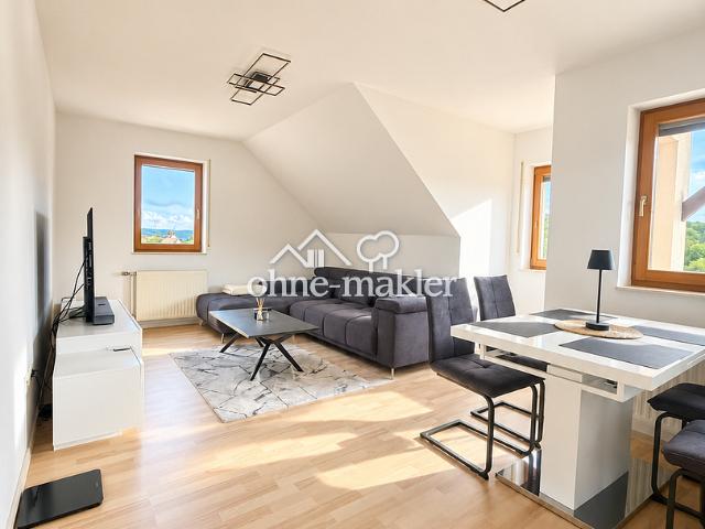 Helle 3 Zimmer Dachgeschosswohnung mit Balkon, Einbauküche und Garage in Krautheim