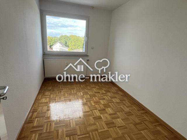 Helle 3 Zimmer Dachgeschosswohnung mit Balkon und Weitblick in Großseifen