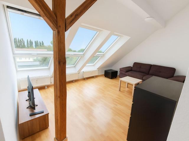 Helle 3 Zimmer Dachgeschosswohnung mit ca. 100 m² – für Familie oder WG