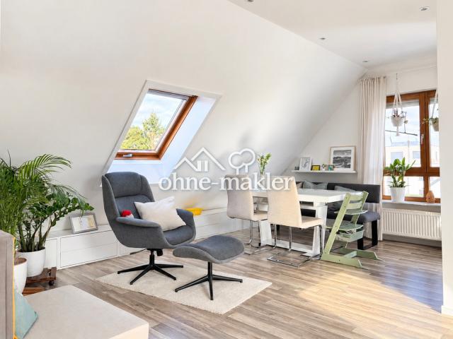 Helle 3 Zimmer Dachgeschosswohnung mit Klimaanlage und zwei Balkonen