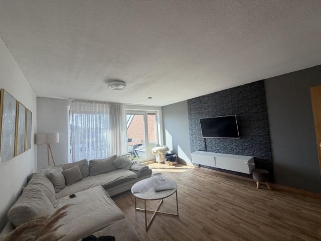 Helle 3 Zimmer Dachgeschosswohnung mit Loggia am Cityrand!