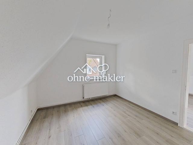 Helle 3 Zimmer Dachgeschosswohnung mit modernem Wannenbad in fußläufiger Nähe zum Stadtzentrum