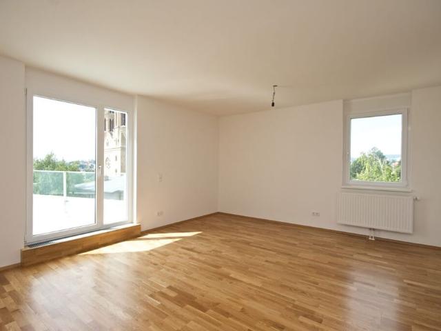 Helle 3 Zimmer Dachgeschosswohnung mit sonniger Terrasse im 19. Bezirk