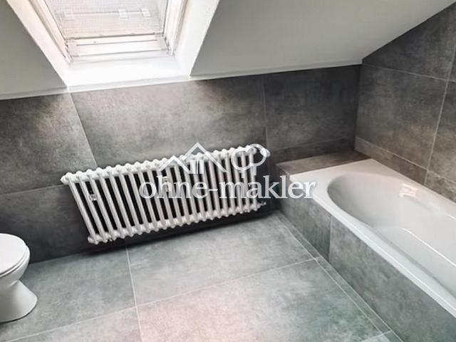 Helle 3 Zimmer Dachgeschosswohnung in Blankenese mit moderner Einbauküche