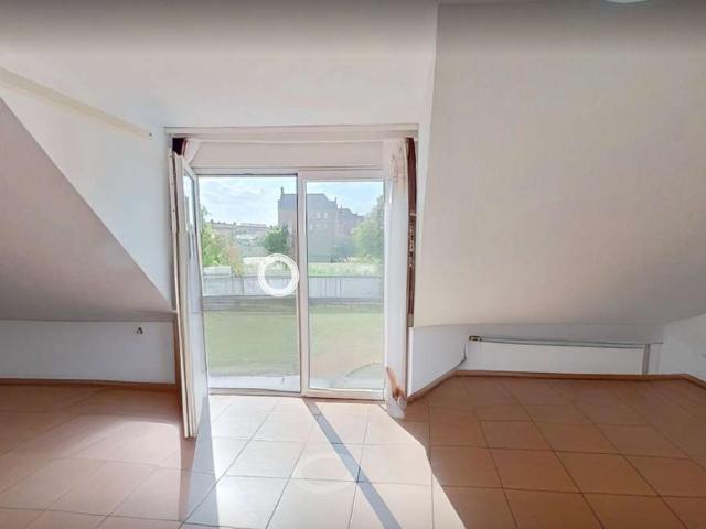 Helle 3 Zimmer Dachgeschoss Maisonette mit Balkon, Einbauküche & Stellplatz 360° Rundgang