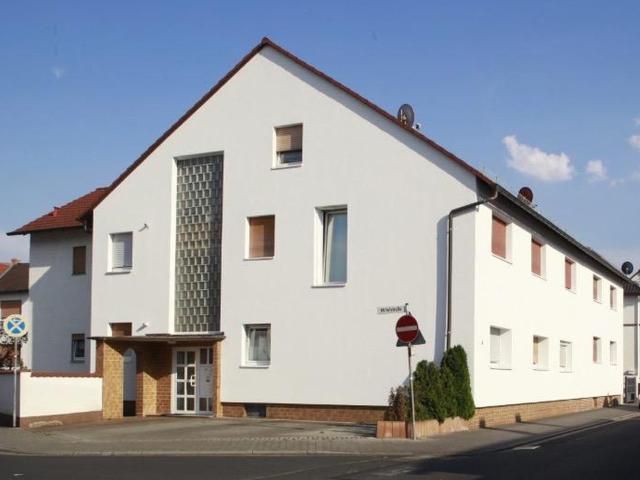 Helle 3 Zimmer Dachwohnung in zentraler Lage von Rodenbach