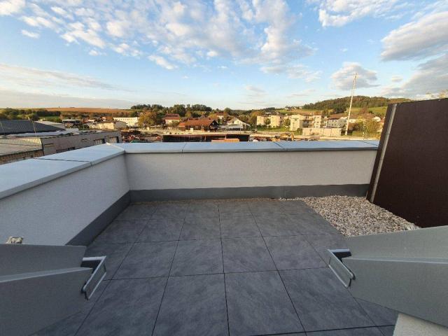 Helle 3 Zimmer Dachterrassenwohnung in Arbing!