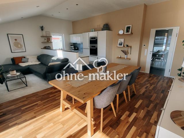 Helle 3 Zimmer DG Wohnung mit hohen Decken und Loggia, Nähe Hbf Ingolstadt