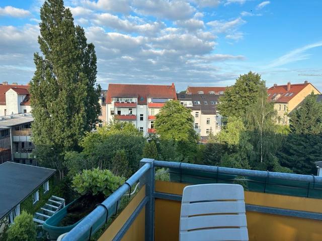 Helle 3,5 Zimmer DG Wohnung mit Penthouse Charakter & 2 Balkonen