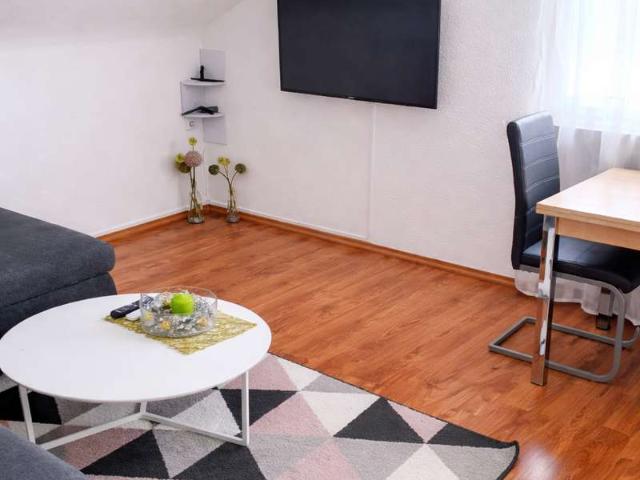 Helle 3 Zimmer DG Wohnung in Oberderdingen mit Stellplatz, Einbauküche und Gartennutzung