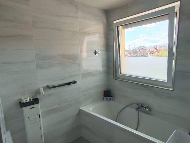 Helle 3 Zimmer Eigentumswohnung mit renoviertem Bad, Balkon und Loggia