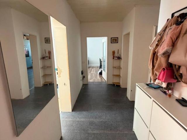 Helle 3 Zimmer Erdgeschosswohnung mit Balkon