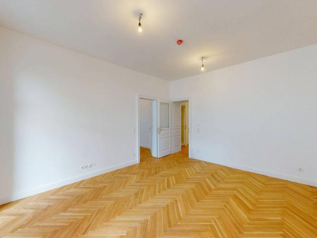 Helle 3 Zimmer Familienwohnung mit Balkon im 1. Stock