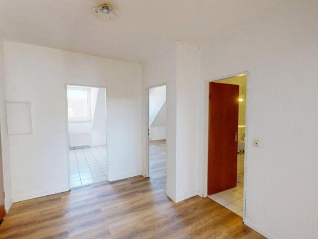 Großzügige helle 2 Zimmer mit großem Wohnzimmer