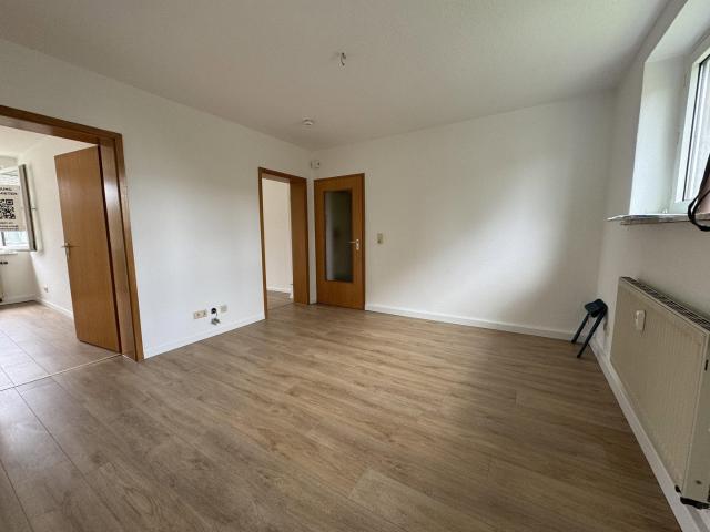helle 3 Zimmer mit neuem Boden, frei ab sofort