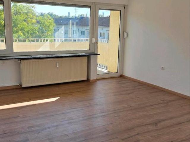 Helle 3 Zimmern Wohnung in Frankfurt Niederrad zu vermieten