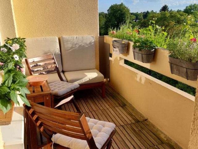 Helle 3 Zimmerwohnung mit Balkon, EBK und TG in S Bahnnähe S8