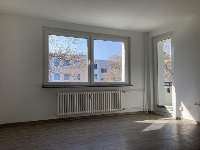 Helle 3 Zimmerwohnung mit Einbauküche und Balkon