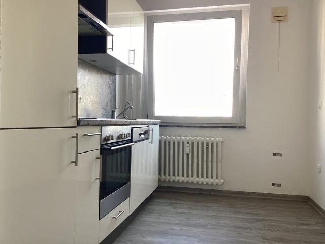 Helle 3 Zimmerwohnung mit Einbauküche und Balkon