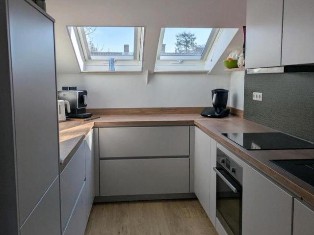 Helle, 3 Zimmerwohnung mit Loggia, Garage und neuer Einbauküche
