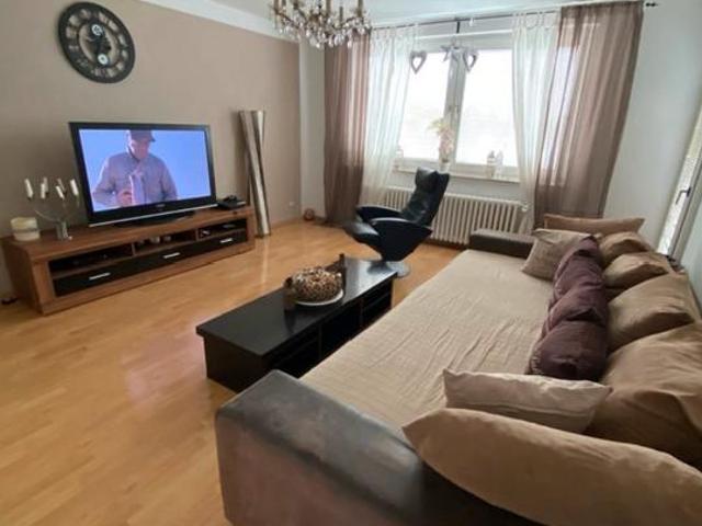 Helle 3 Zimmerwohnung mit zwei Balkone in D Unterraht Privat
